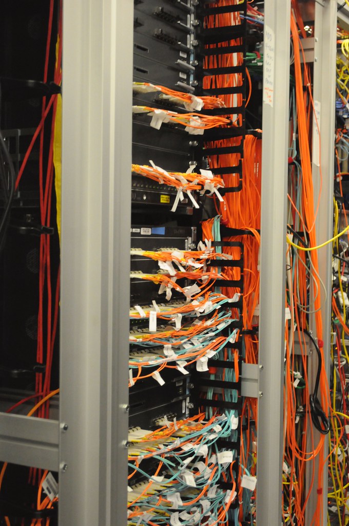 Cabling behind data centre racks